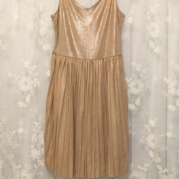 Dress - Picture 2 of 9